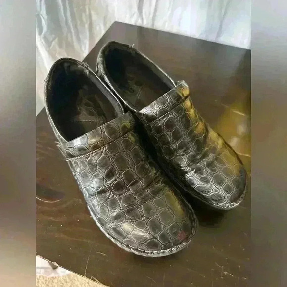 BOC Clog Size 7.5. Black Snake Skin Look. Slip On. - Picture 1 of 7